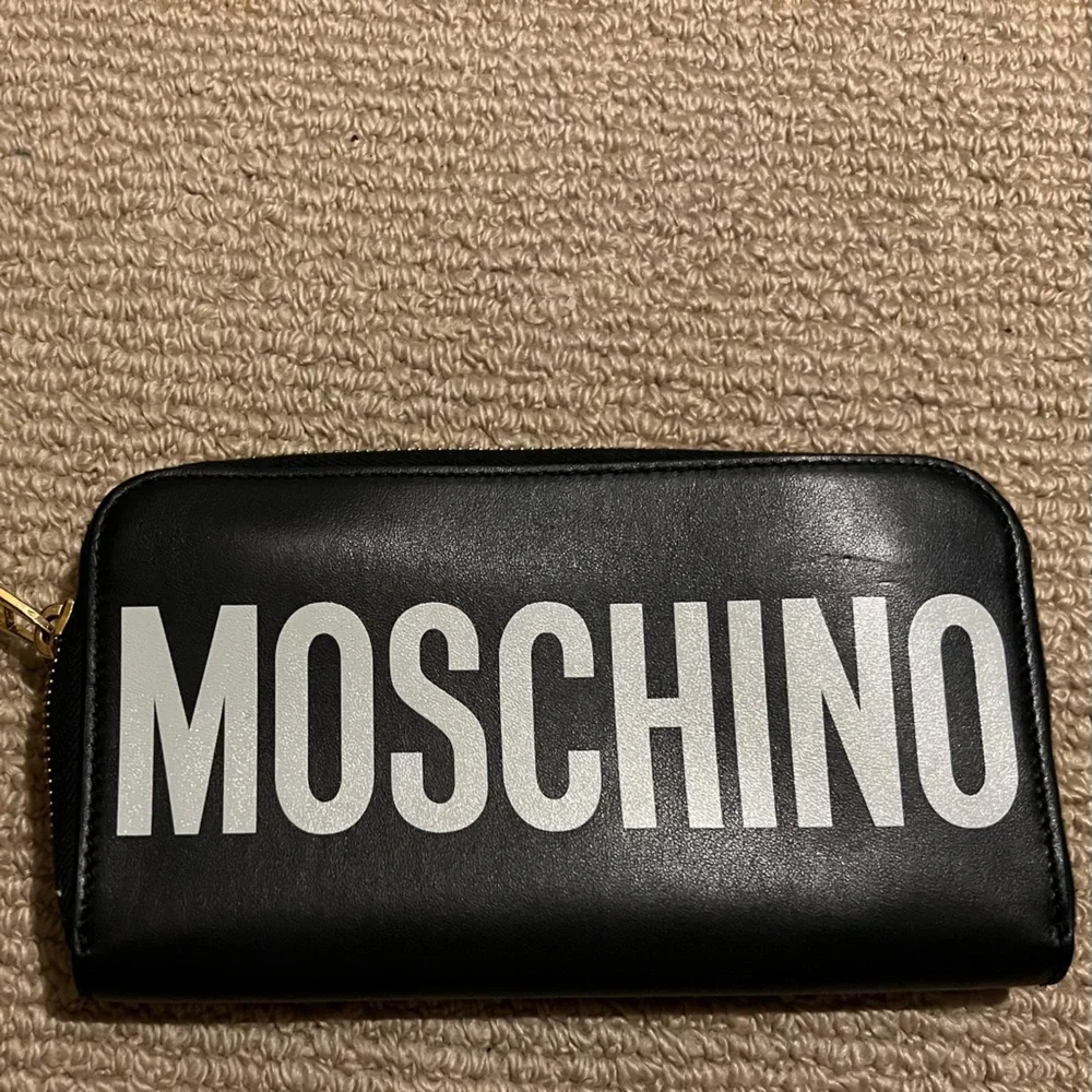 Moschino Leather Wallet with detachable wrist strap - Picture 3 of 6